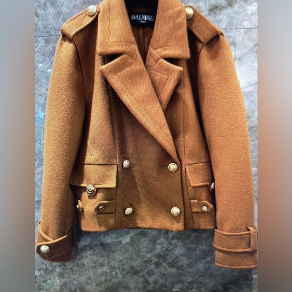 Brand new « BALMAIN » short wool jacket size large